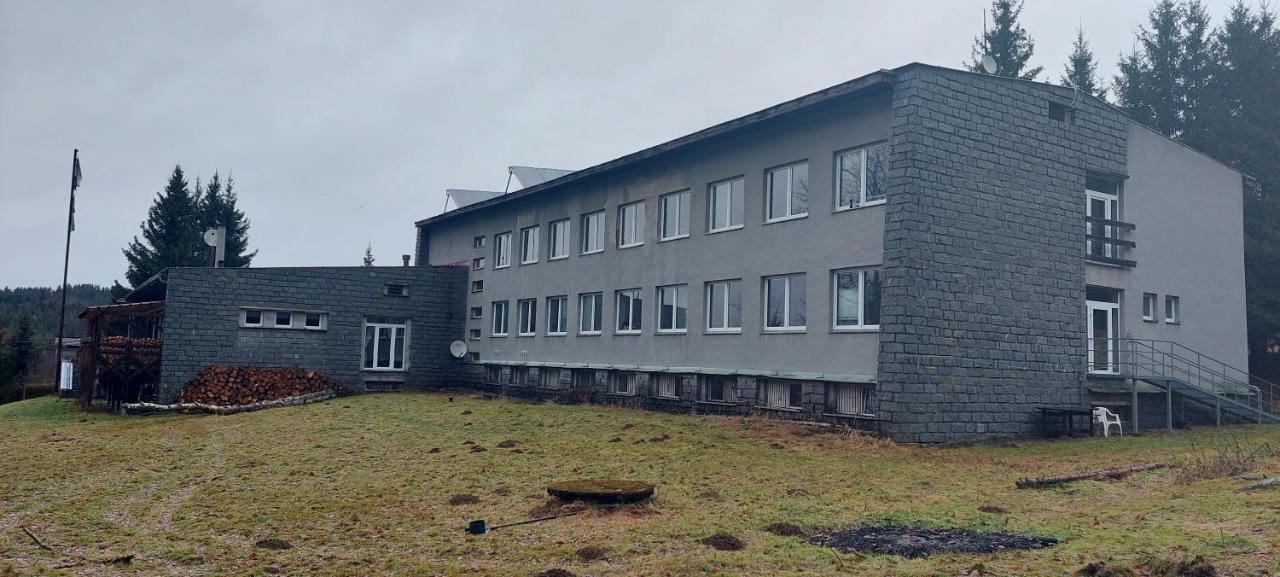Apartmán NOVOHRADKY 22 Benesov nad Cernou Exteriér fotografie